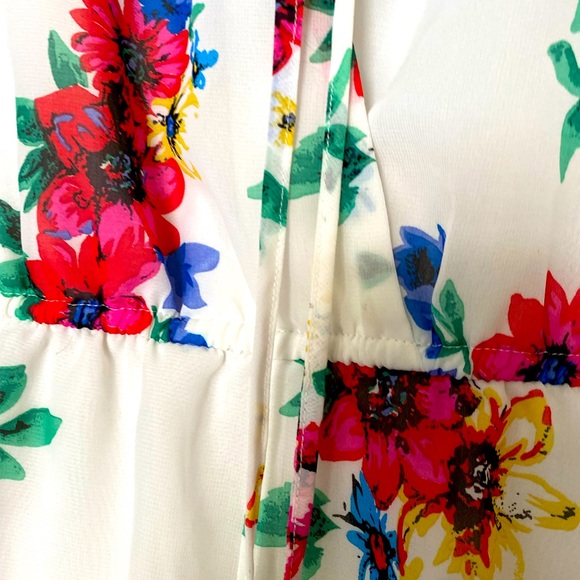 LOVE TREE FLIRTY FLORAL PRINT 3/4 SLEEVE ROMPER SIZE MEDIUM 🌟EUC🌟 - Picture 9 of 16